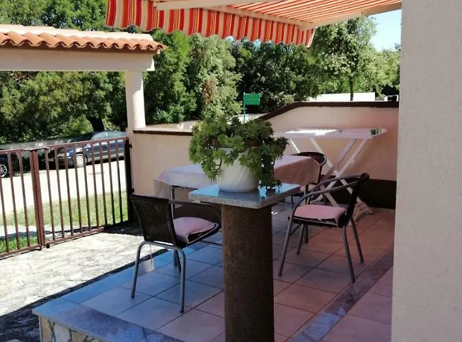 Vitae 아파트 풀라